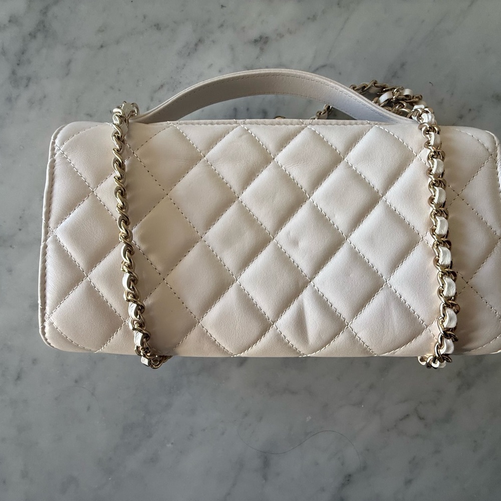 Chanel Beige Quilted Shoulder Bag - Picture 7 of 7